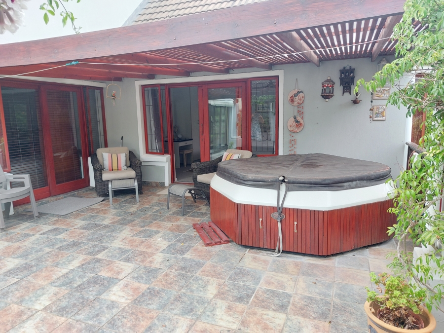 3 Bedroom Property for Sale in The Island Western Cape
